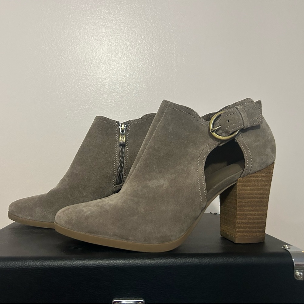 Grey heels